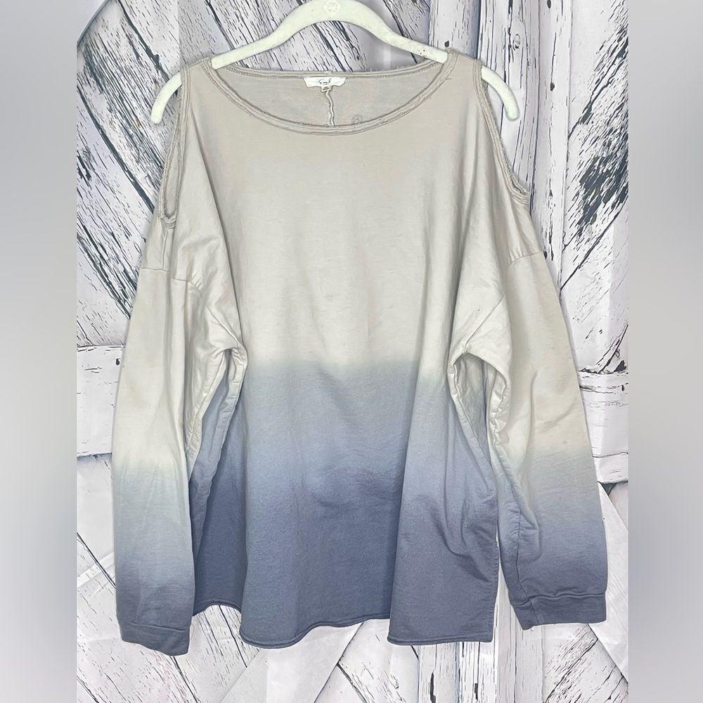 Easel Cold Shoulder Ombre Distressed Sweatshirt Gray 1X Plus